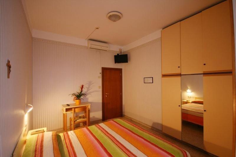 Hotel Cosmos 里米尼 外观 照片