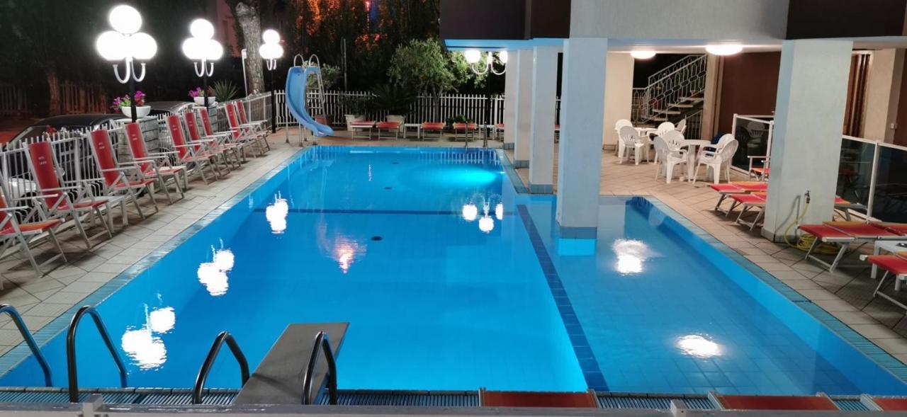 Hotel Cosmos 里米尼 外观 照片